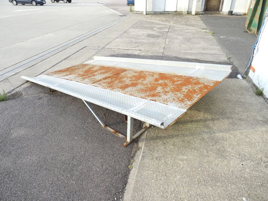 Metal loading ramp, 3500x1820x420mm high