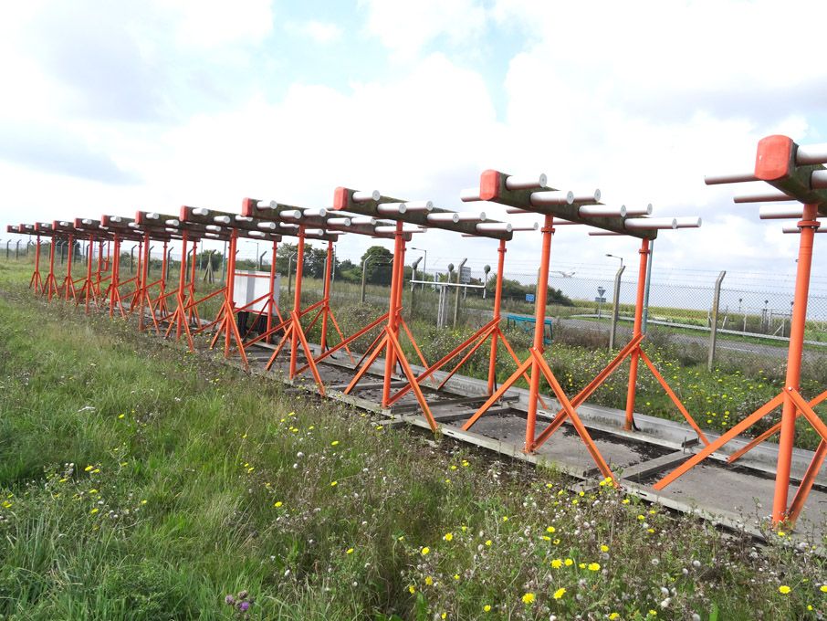 Navia Aviation Normarc 7000 localiser, dual transm...