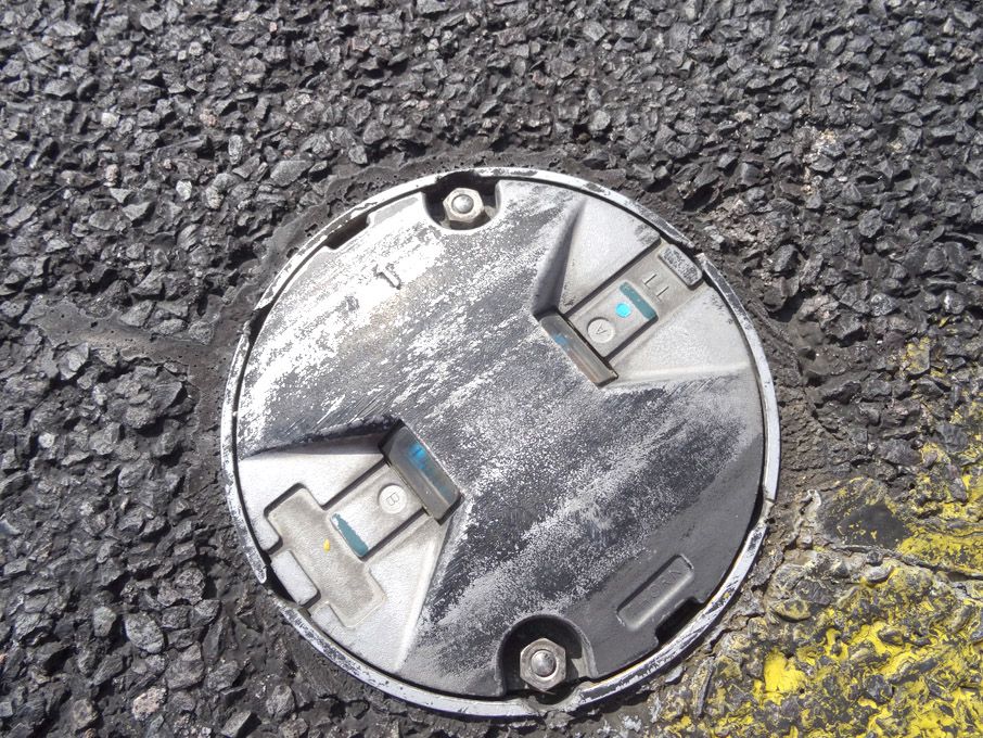 10x Thorn inset bi-directional taxiway centre line...