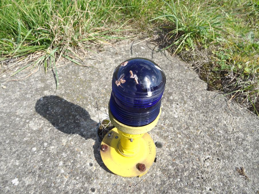 24x Thorn surface apron lights