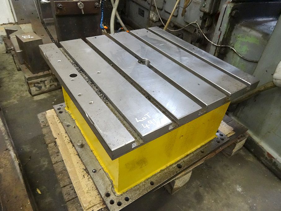 630x630mm CI 'T' slotted sub table