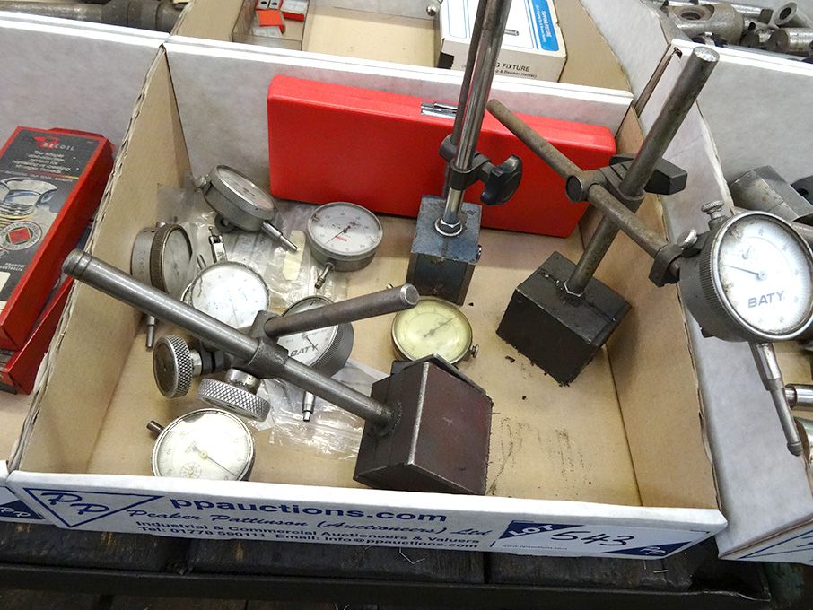 3x magnetic clock stands, various dial indicators,...