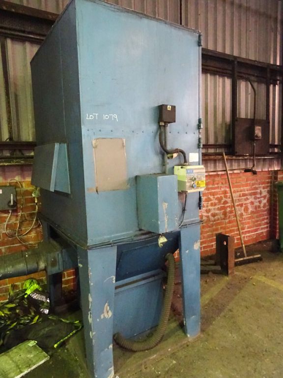 Fercell dust extraction unit - Lot located at: Bre...