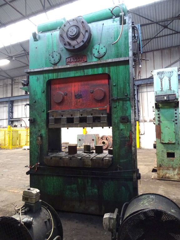Massey 200 ton mechanical ring frame clipping pres...