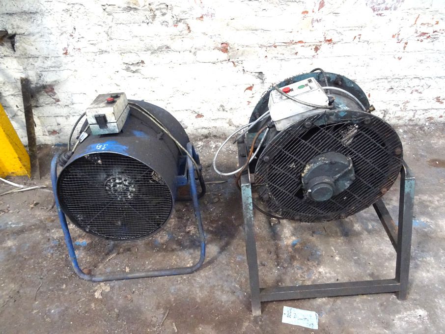 2x electric industrial cooling fans on stands - Lo...