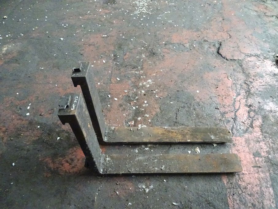 Set of 1050mm long fork truck tines to fit 510mm a...