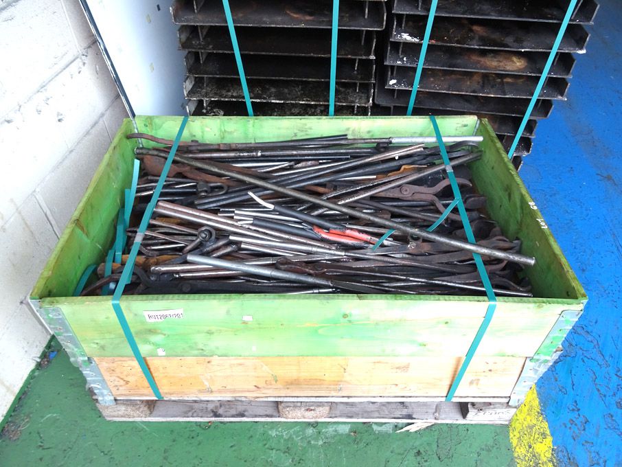 Large Qty various forge tongs - Lot located at: Ma...