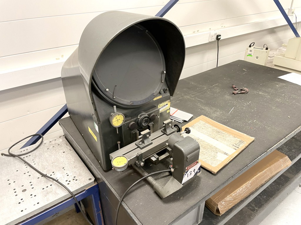 Sigma 935-01 bench type shadowgraph