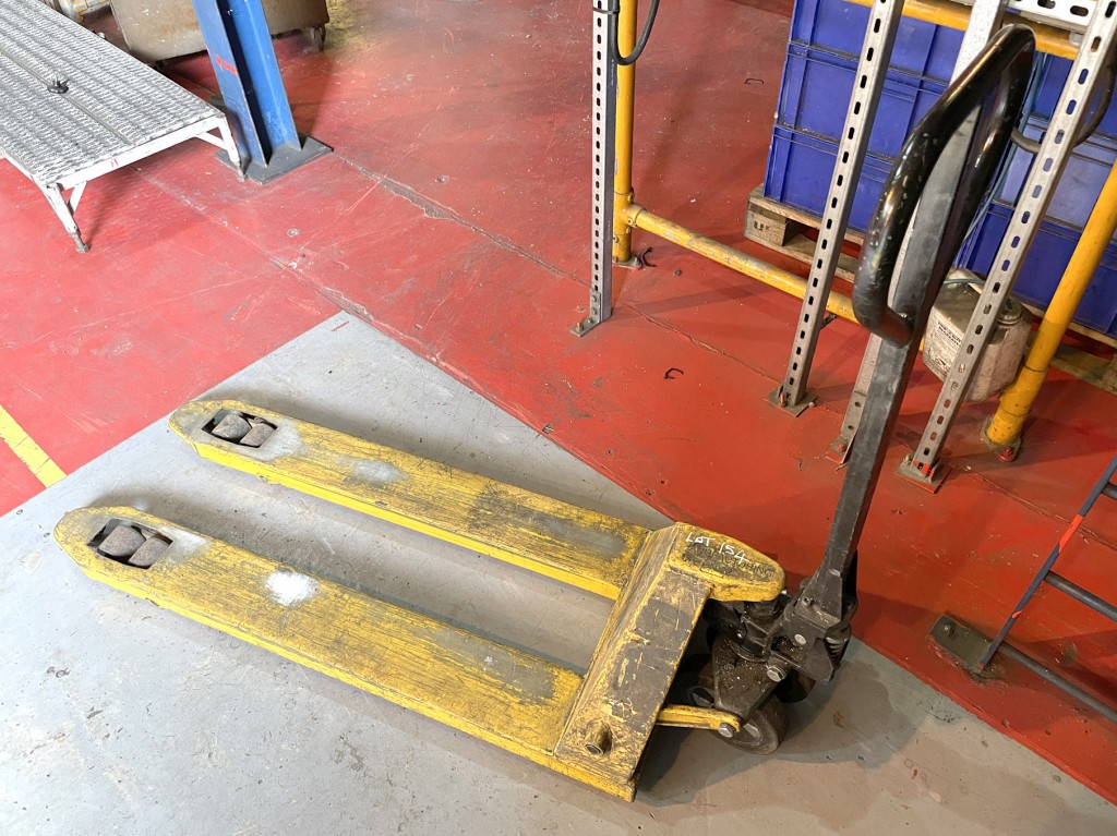 Manual pallet truck, 2000kg cap