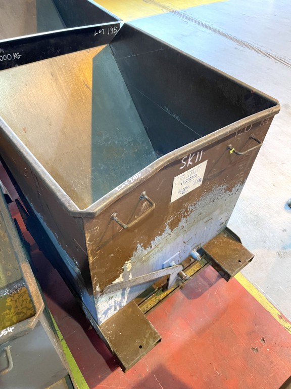 Cromar mobile forkable tipping skip, 800x1000x750m...