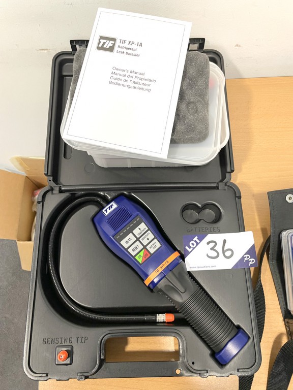 TIF XP-1A refringent leak detector in carry case