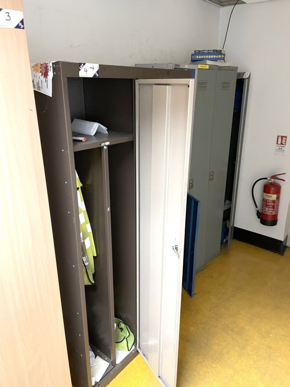 Qty various Welconstruct etc metal single door loc...