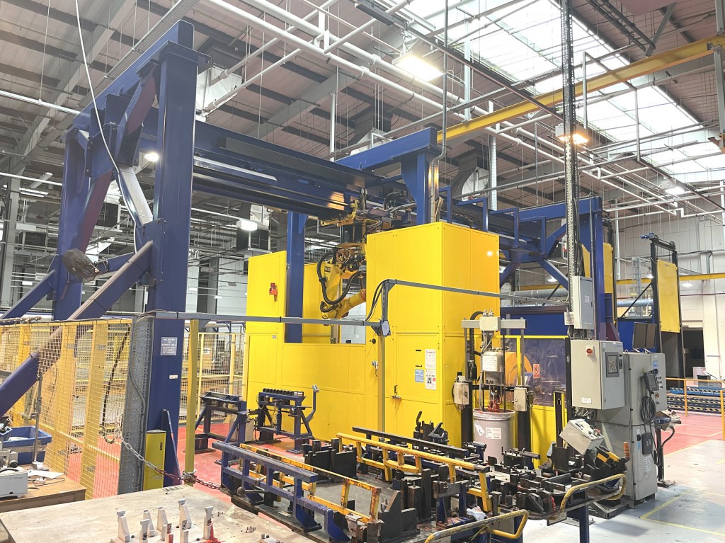 Kuka robotic applicator cell with 6 pillar gantry,...