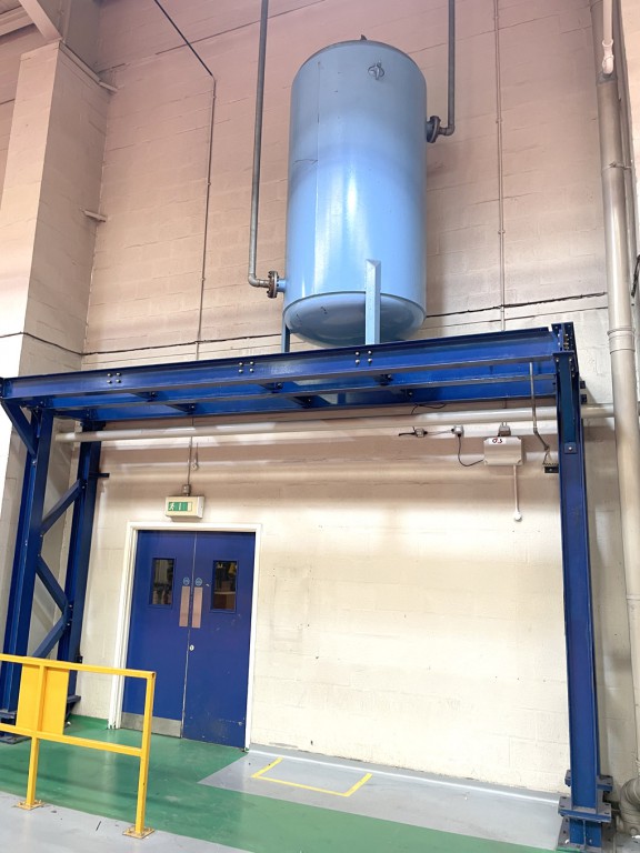 4 pillar gantry with air receiver, 4x1.2m approx.