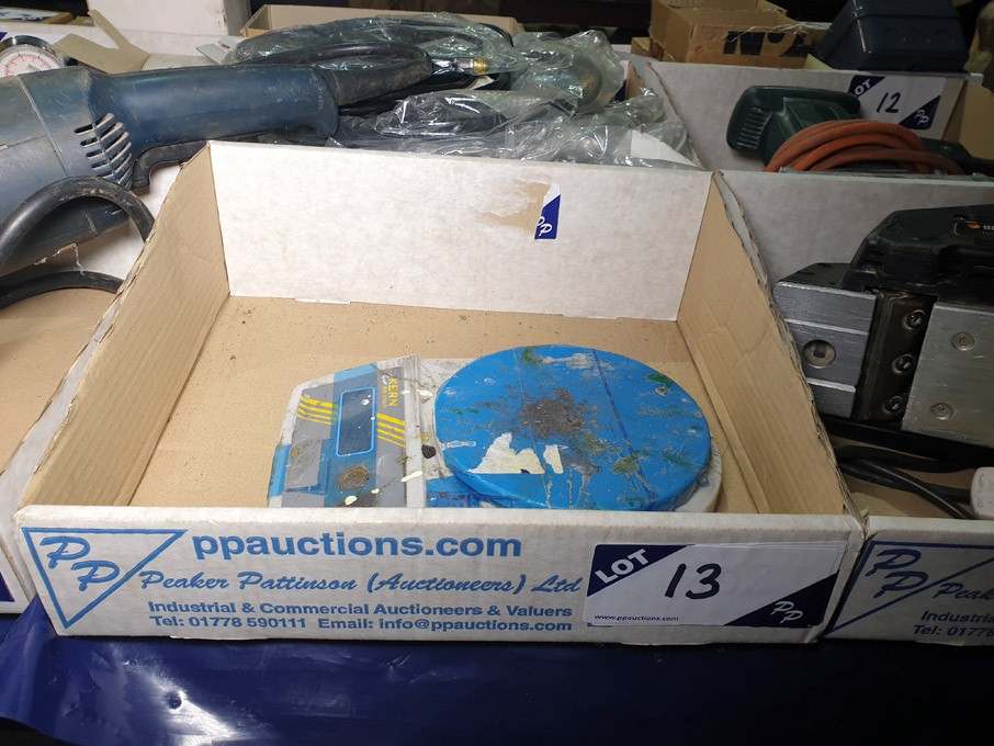 Kern EMB-2200-0 digital scales, 2200g max - lot lo...