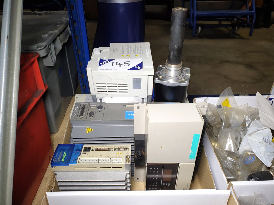 Qty various Servo drives inc: Mitsubishi E500, Omr...