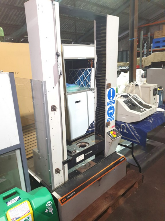 Instron 4204 Tensile tester with Instron 3111 heat...