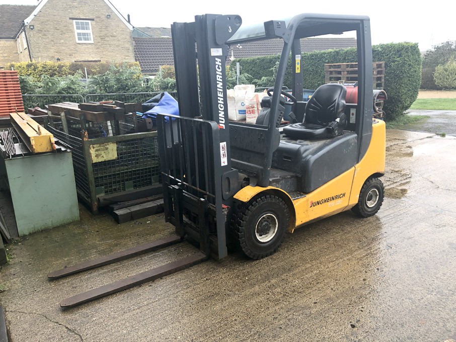 Jungheinrich TFG320 gas fork truck, 2000kg SWL, 40...