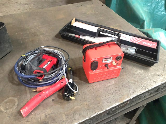 Arcair Slice cutting system with equipment in stor...