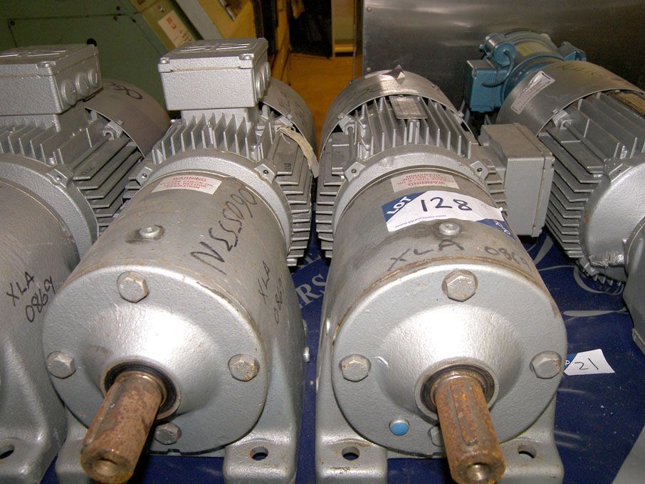 SEW 3 phase motor / gearbox, 1.1kW @ 99rpm & SEW 3...