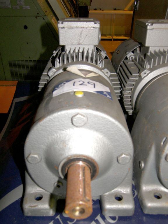 2x SEW 3 phase motor / gearbox , 1.1kW @ 106rpm -...