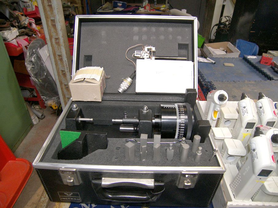 Instron Extensometer calibrator rig, 0-25mm in lea...
