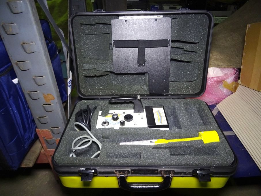 Narda 8616 electromagnetic radiation monitor with...