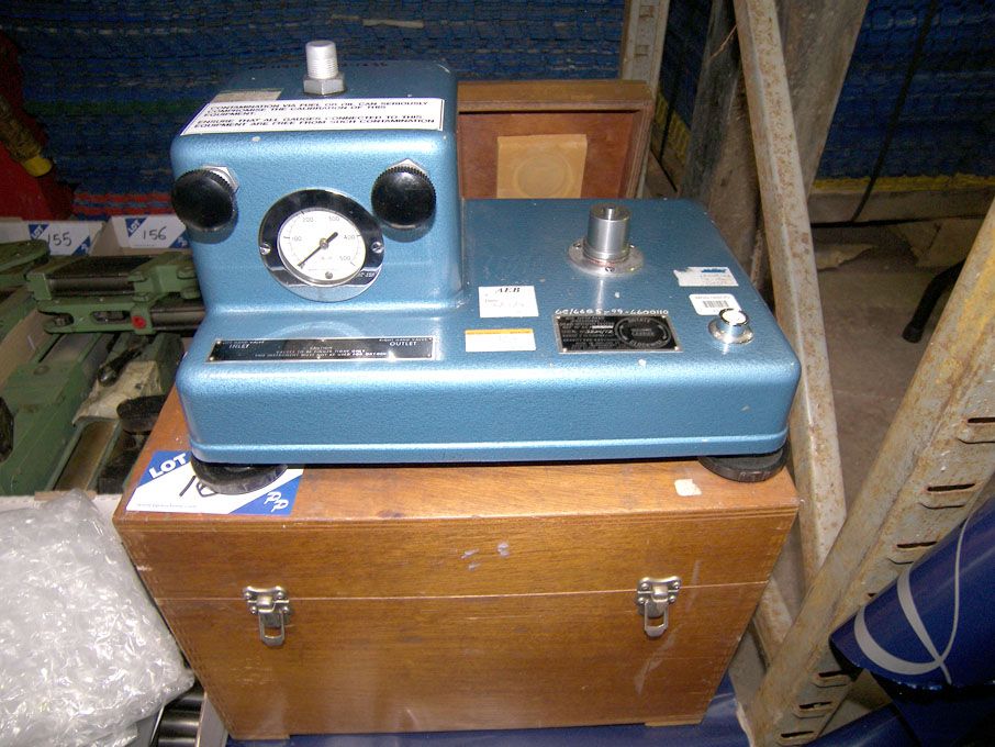 Barnett Instruments air operated dead weight teste...