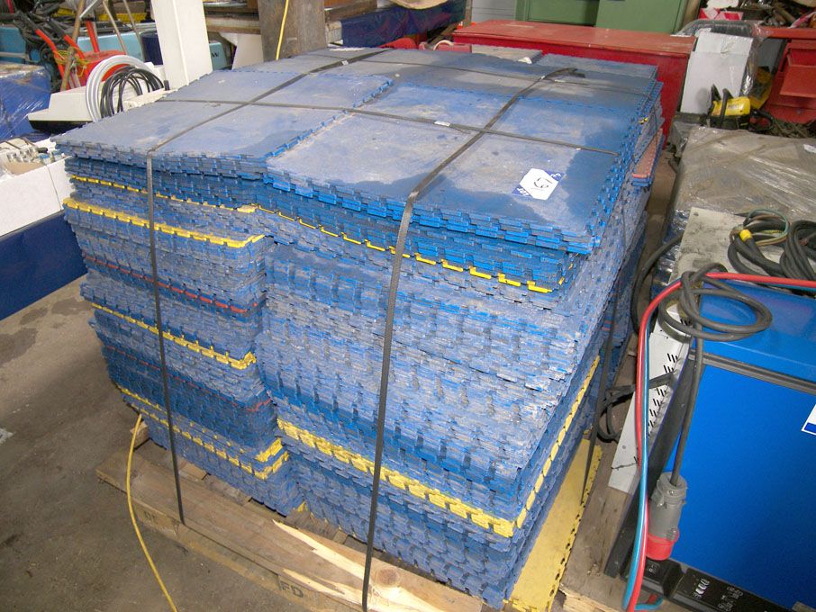 17x8m approx interlocking rubber mats, 500x500mm a...