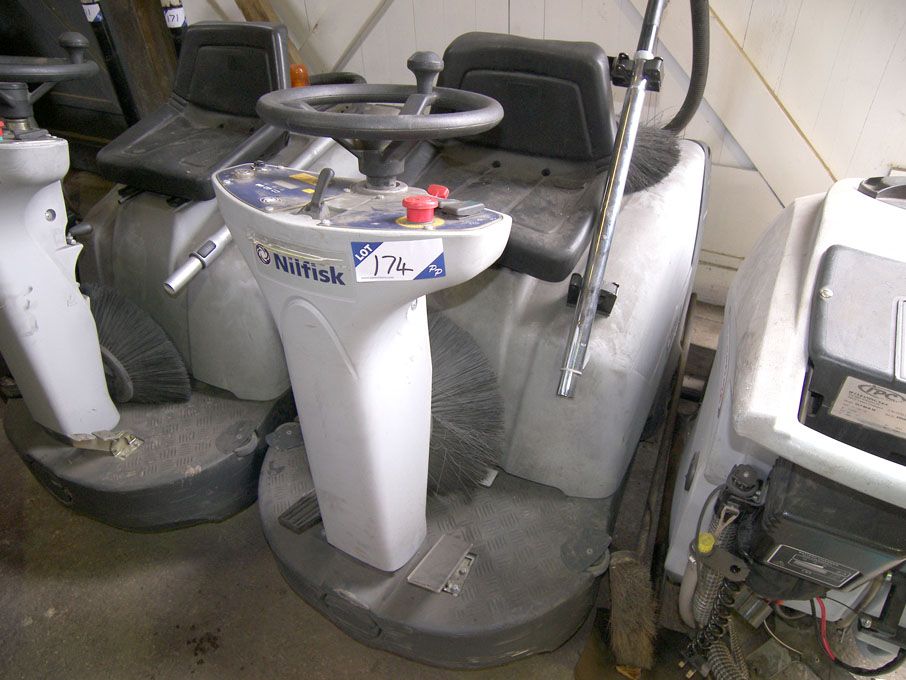 Nilfisk SR/1000S ride on floor sweeper, battery (n...