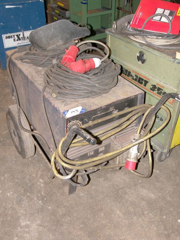 LARC 380 TY welder, 380A - Equipment located at: P...