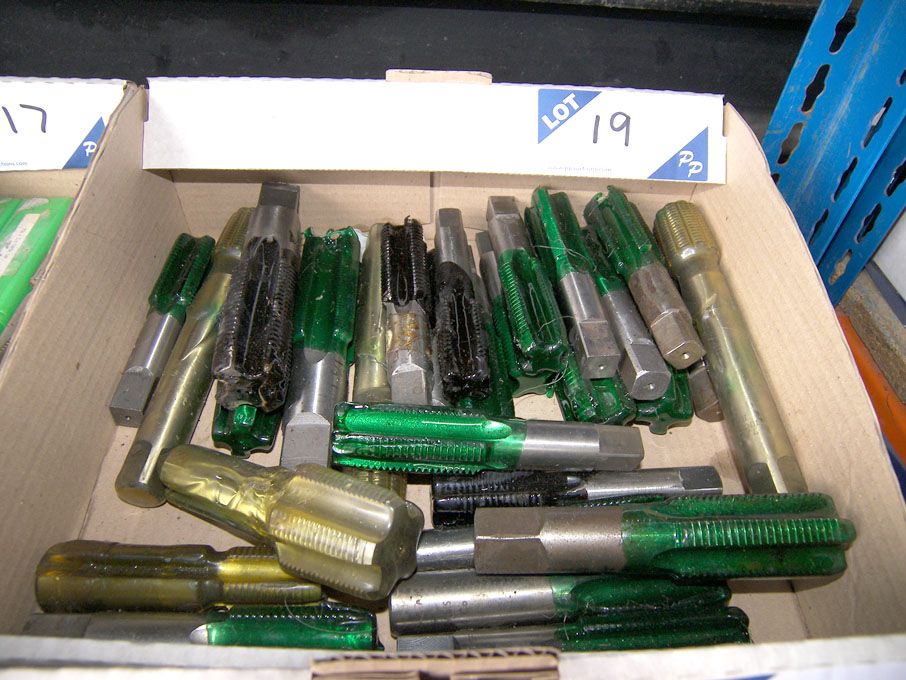 Qty HSS taps to 40mm approx (unused) - Equipment l...