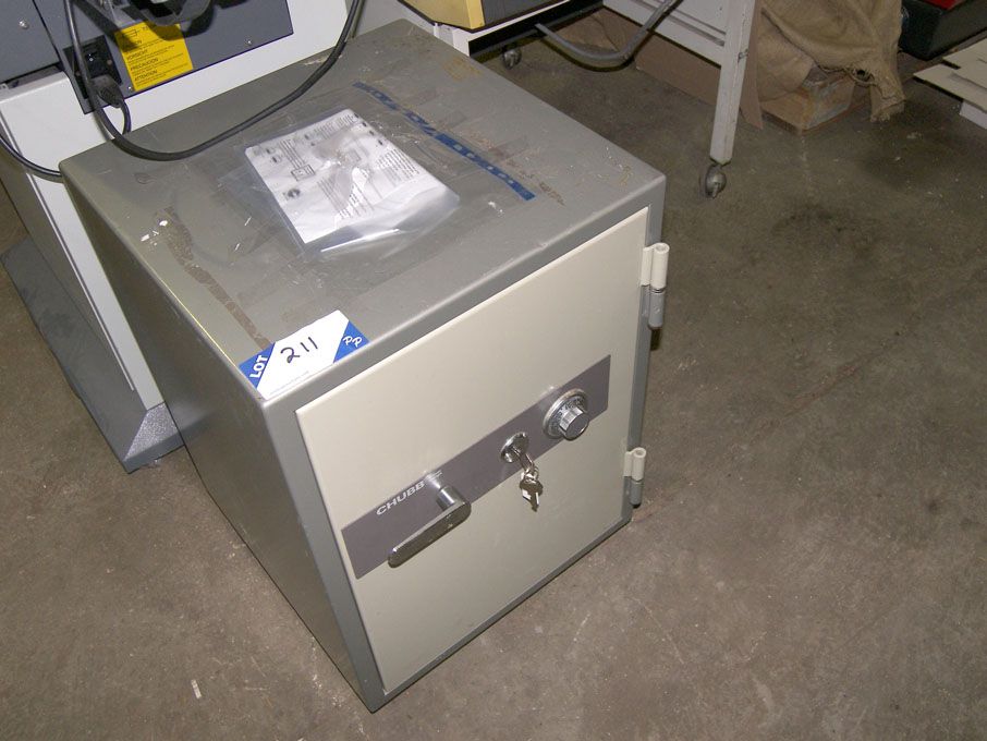 Chubb Milner range fire safe with key, 380x430x400...