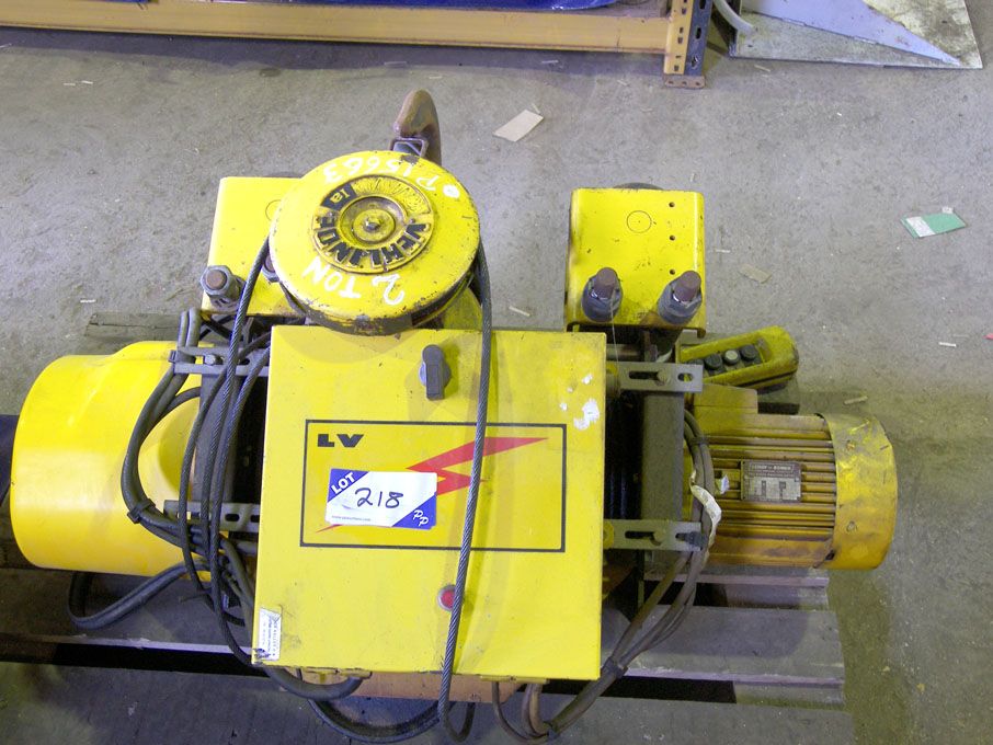 Verlinde 2 ton electric chain hoist, pendant contr...