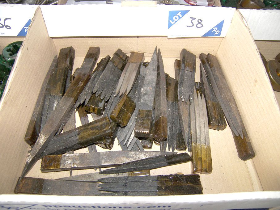 Qty various hand thread chasers (unused) - Equipme...