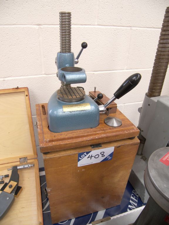 CV Precision Tools clock stand in wooden case - Eq...