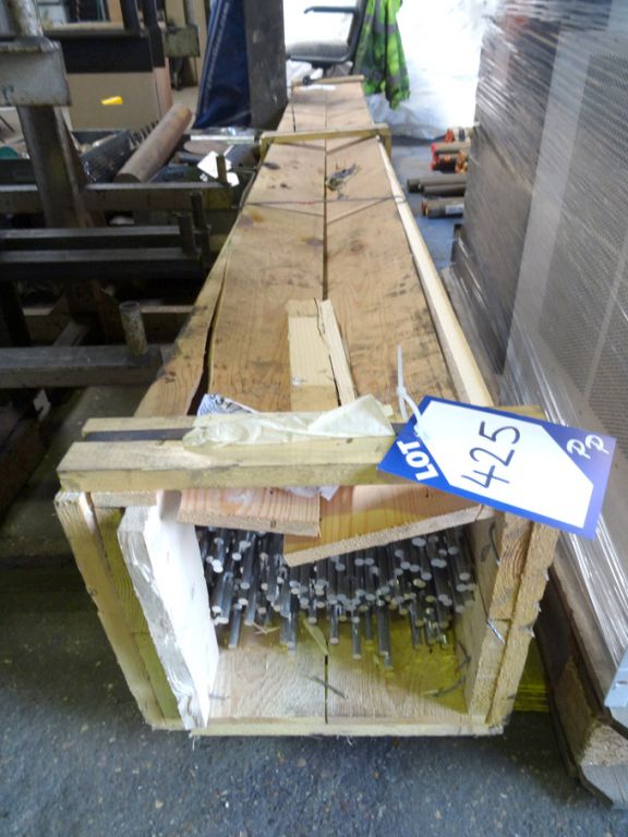 Qty 10mm x 10ft aluminium (201) round bars in crat...