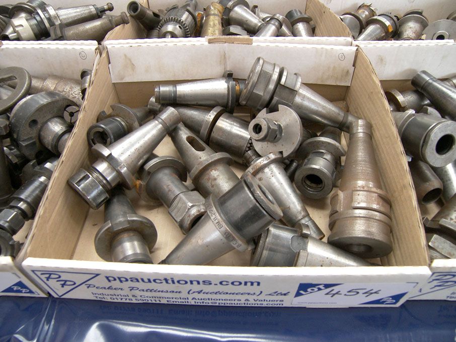 Qty various 40 int taper tool holders as lotted -...