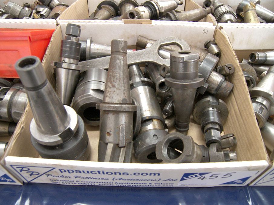 Qty various 40 int taper tool holders & Osborn col...