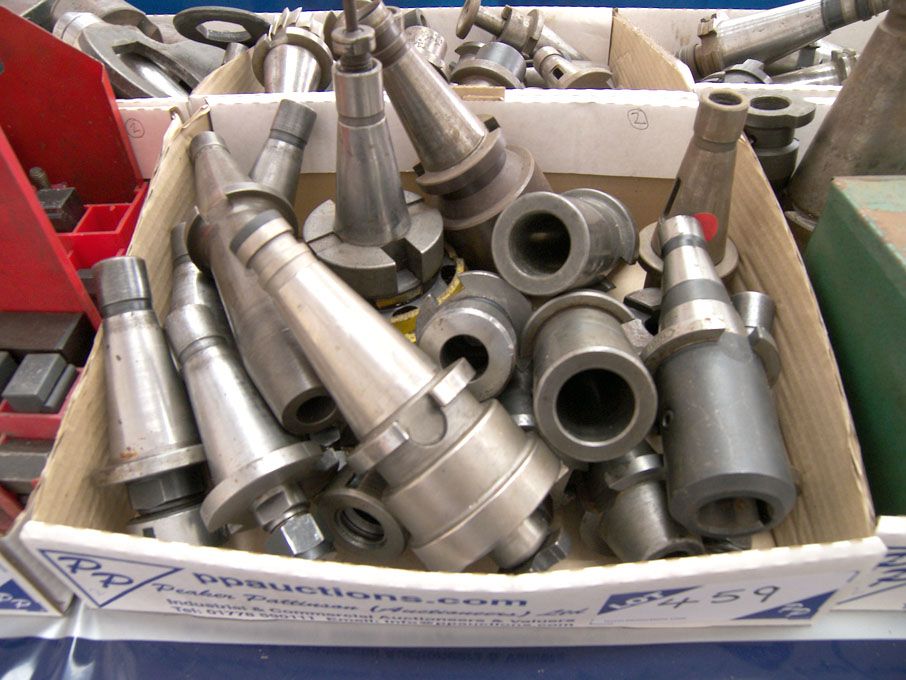 Qty various 40 int taper tool holders as lotted -...