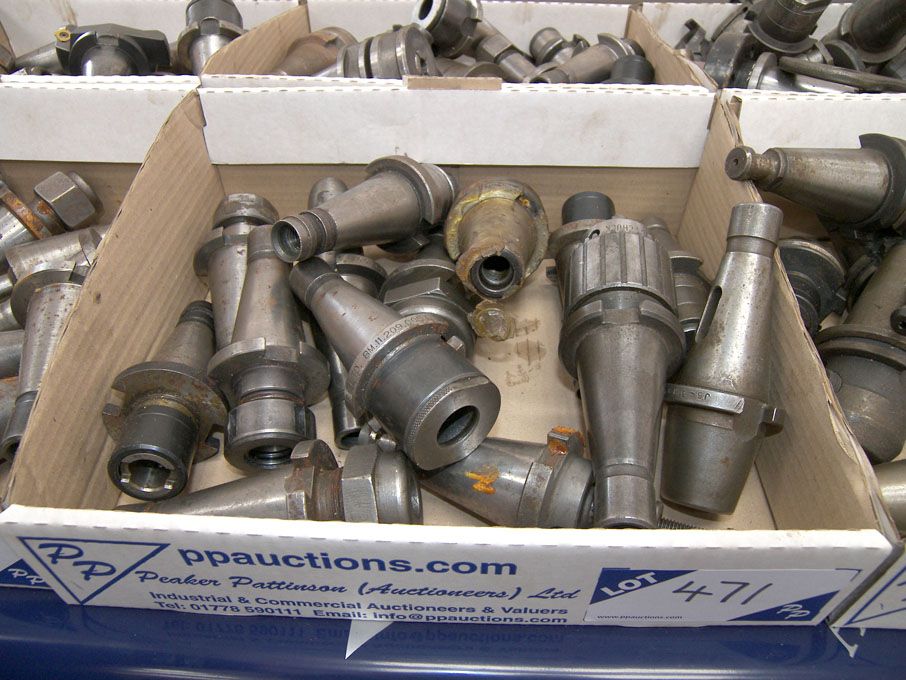Qty various 40 int taper tool holders as lotted -...