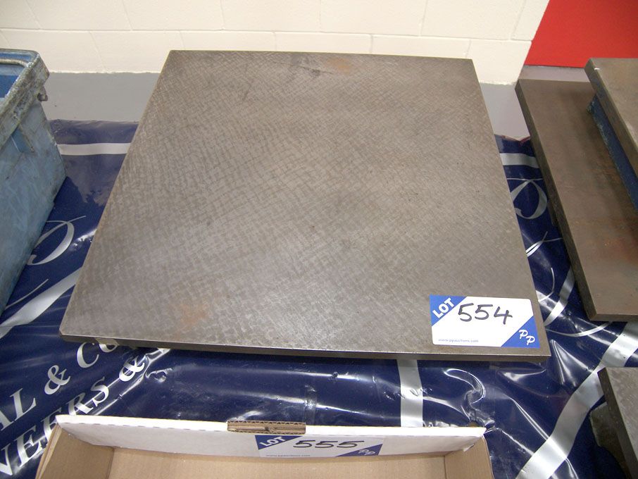 450x450mm CI surface plate - Equipment located at:...