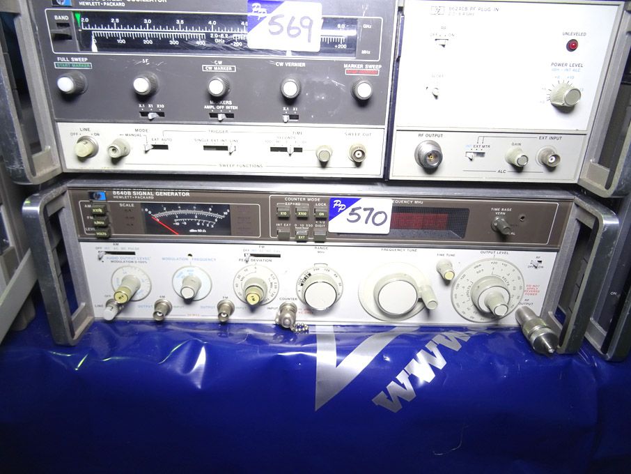 HP 8640B signal generator - lot located at: PP Sal...