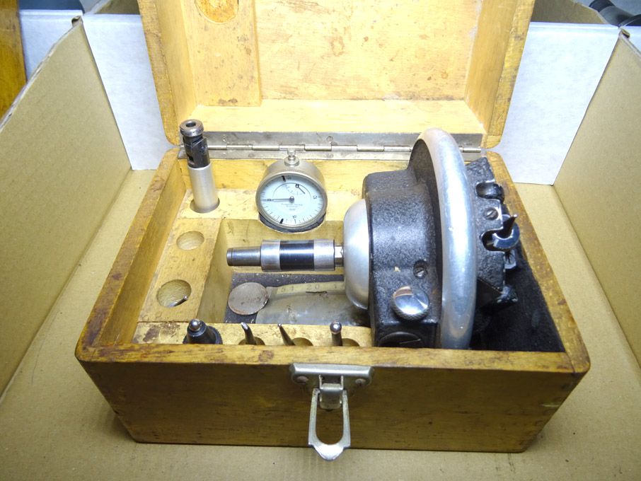Centering tester in wooden box - lot located at: P...