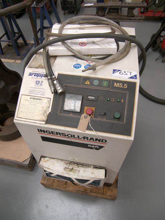 Ingersoll Rand M5.5 rotary packaged compressor - E...