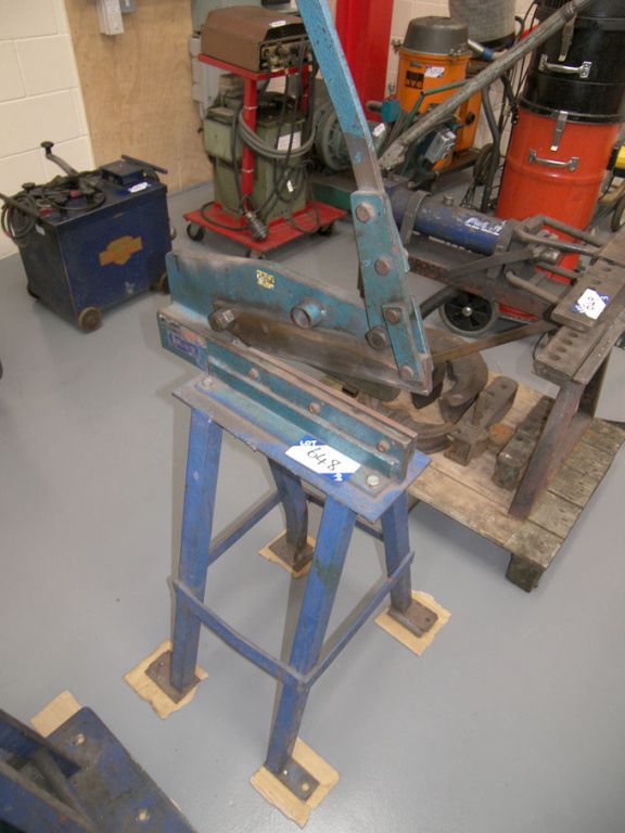 Scot Goliath 300mm hand shear on base - Equipment...
