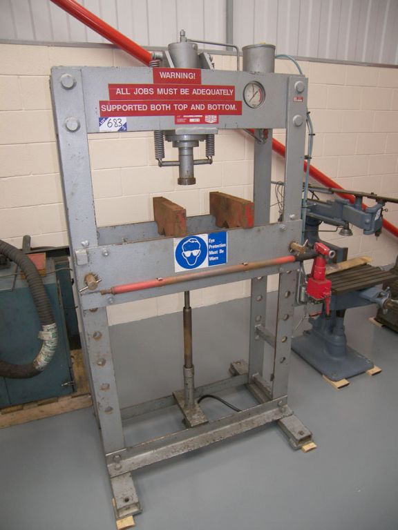 Proteus PRM40 40 ton adjustable height garage pres...