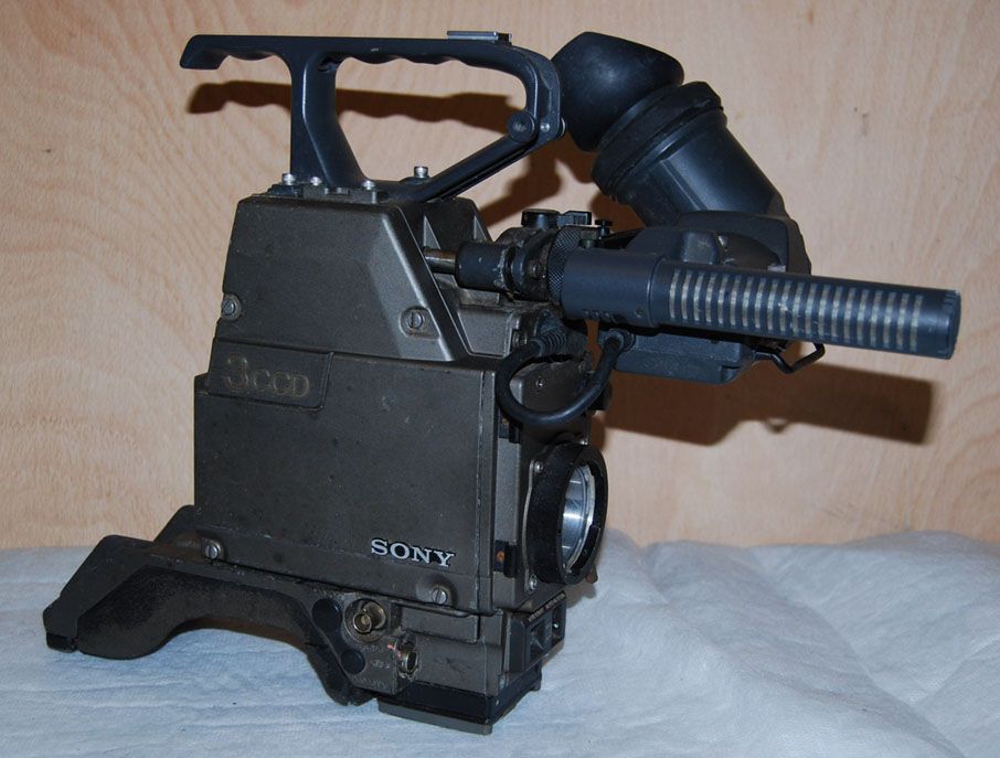 SONY BVP-7P camera head with monocular viewfinder...
