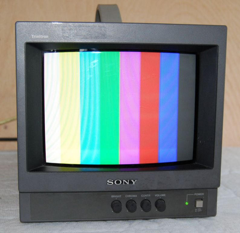 AMEND: Should Read 'Sony PVM-9040ME 9" colour...