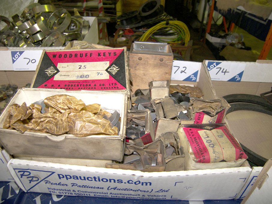 Qty various woodruff cutters - Equipment located a...